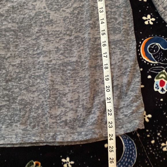 🥭 (4 for $15) Grey MUDD Top - Picture 4 of 6